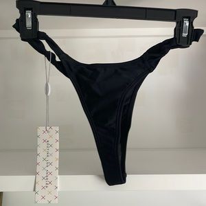 Boutine LA twist bottom